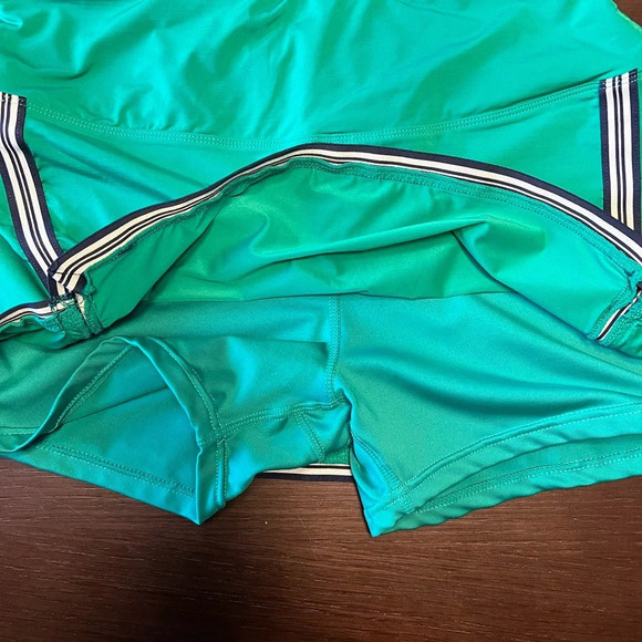 FILA WOMEN'S HERITAGE ACE SKORT. Size medium. - Picture 7 of 9